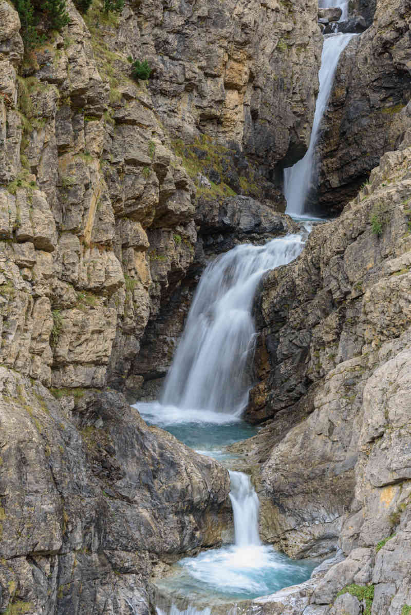 Huesca - parque nacional de Ordesa y Monte Perdido - valle de Pineta 11 - cascadas del Cinca.jpg